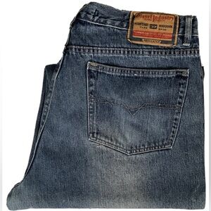 DIESEL JEANS 40 FITS 36 LOOSE STRAIGHT FIT MEDIUM WHISKERED WASH WAIST